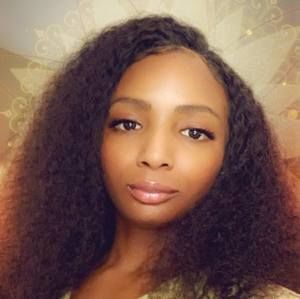 Meet your Posher, Denae